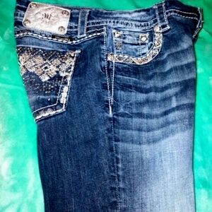 Super cute ankle cropped Miss Me jeans with bling. No flaws like new inseam 27"